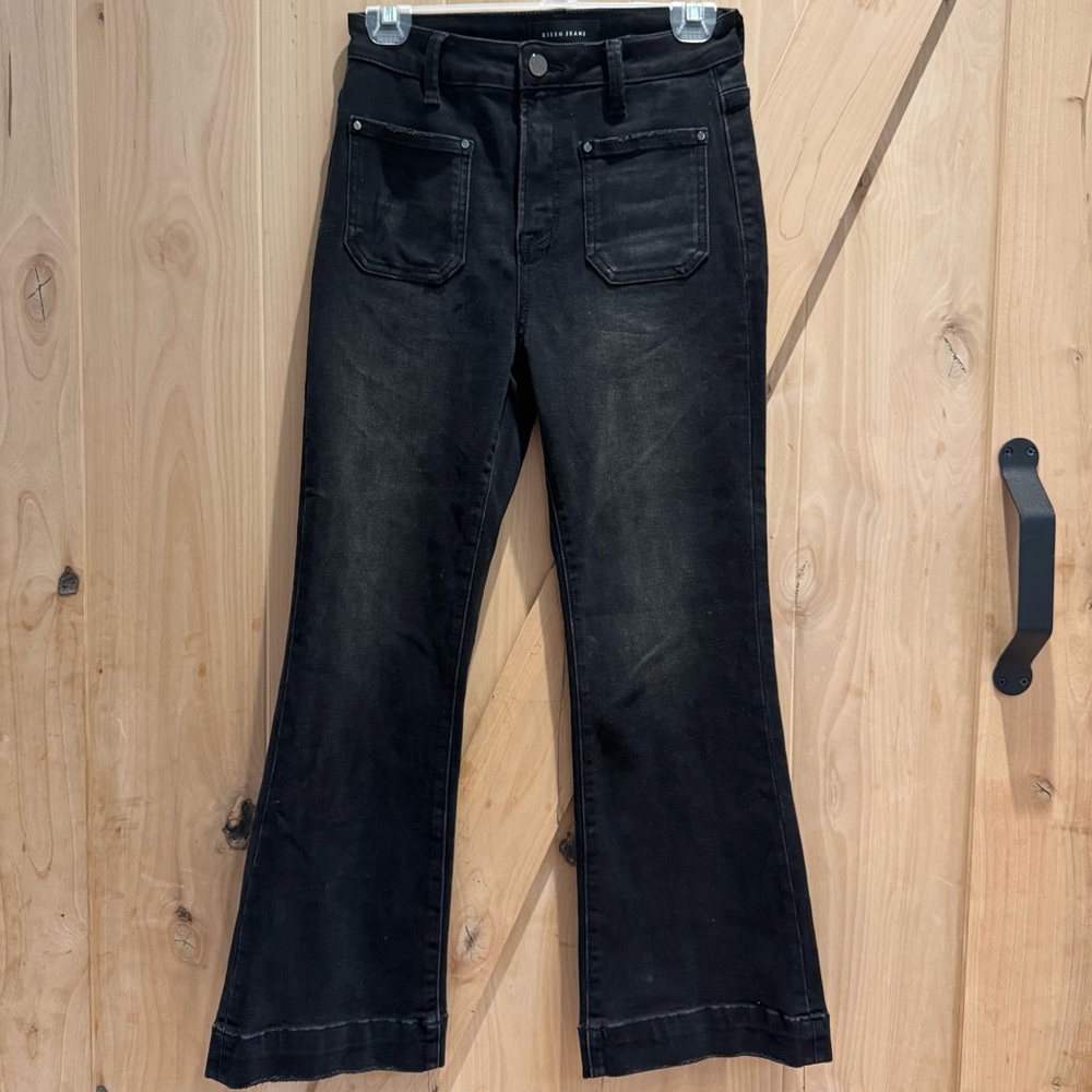 Risen Cropped Flare Black Jeans